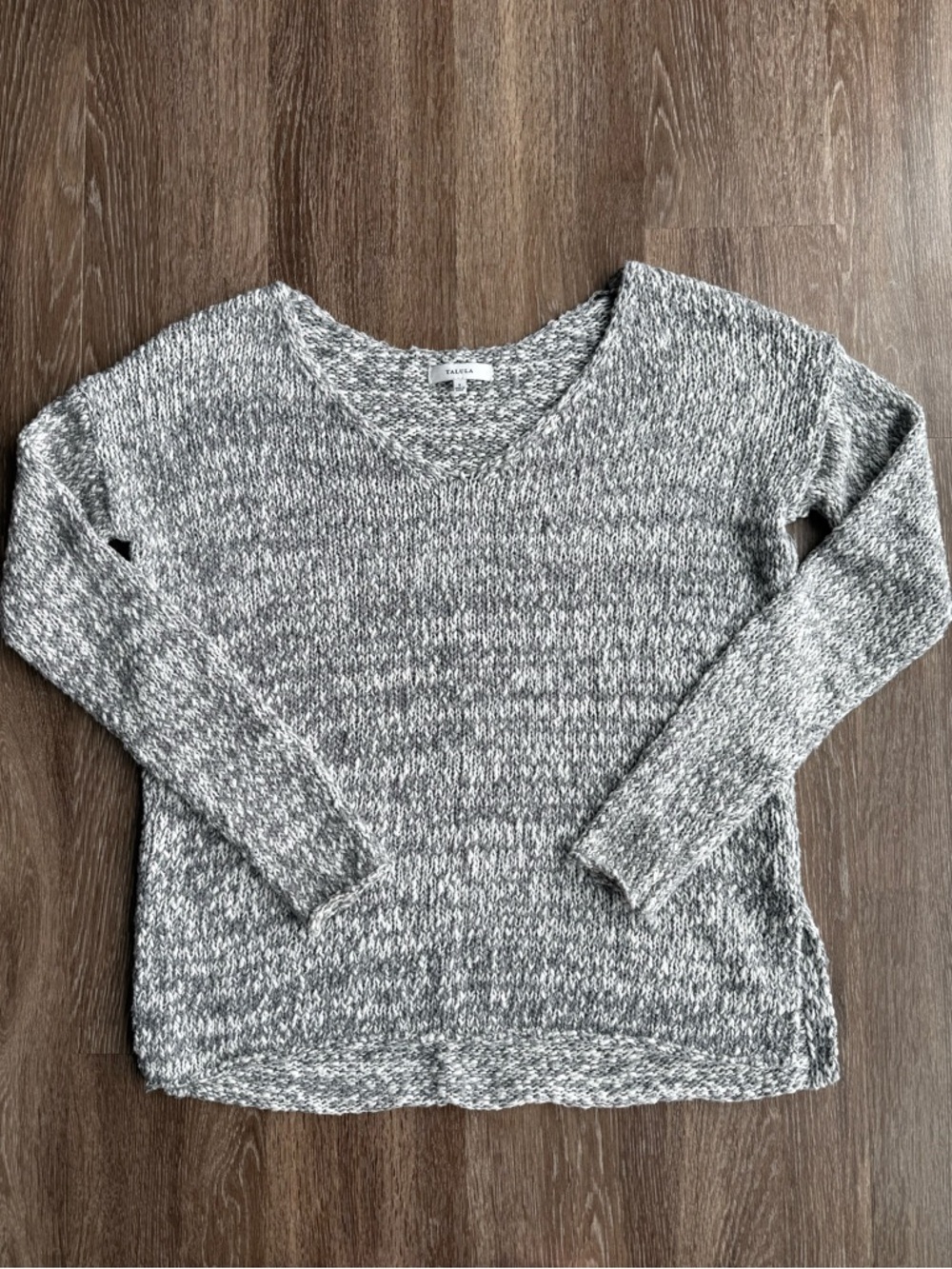 Aritzia Talula Azurelee Marled V-Neck Sweater